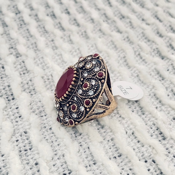 Vintage “style”ring ( no vintage) - Picture 2 of 3